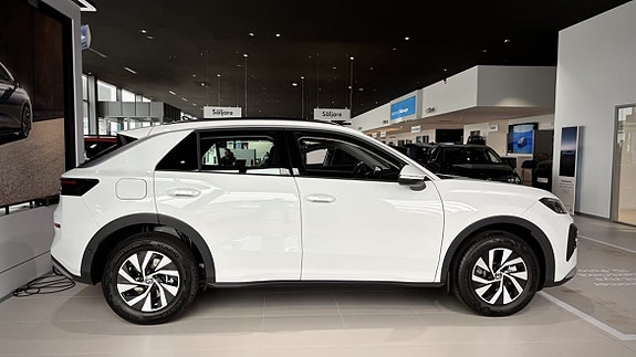 Volkswagen T-Roc 3 of 17