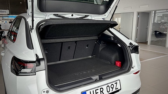 Volkswagen T-Roc 17 of 17