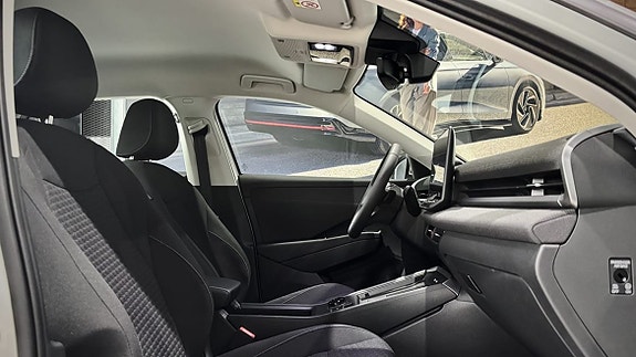 Volkswagen T-Roc 10 of 17