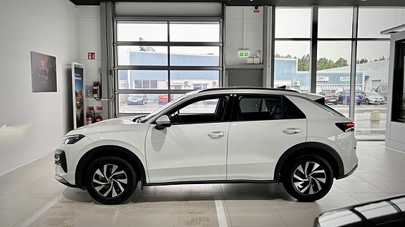Volkswagen T-Roc 6 of 17