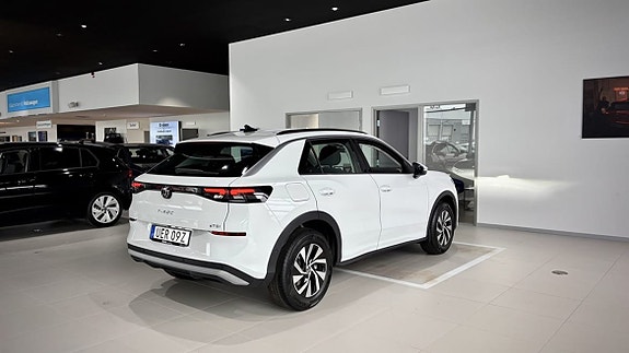Volkswagen T-Roc 4 of 17