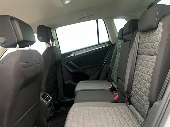 Volkswagen Tiguan 16 of 27