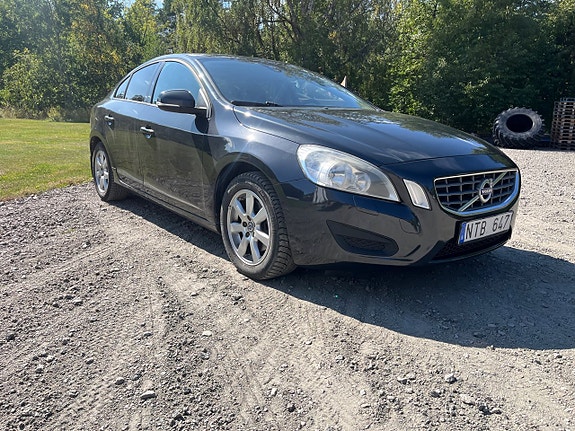 Volvo S60 4 of 5
