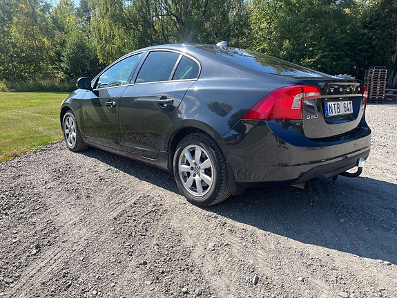 Volvo S60 2 of 5