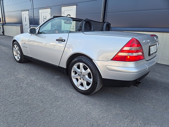 Mercedes-Benz SLK230 4 of 7