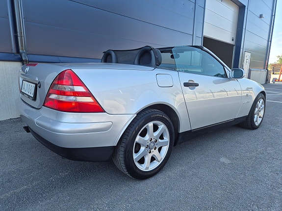 Mercedes-Benz SLK230 3 of 7