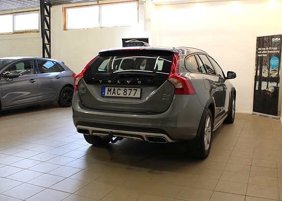 Volvo V60 Cross Country 8 of 20