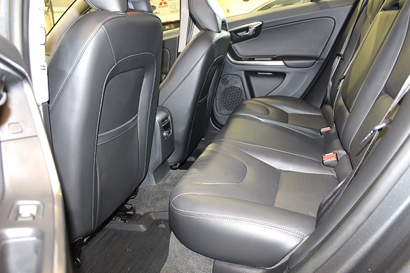 Volvo V60 Cross Country 14 of 20
