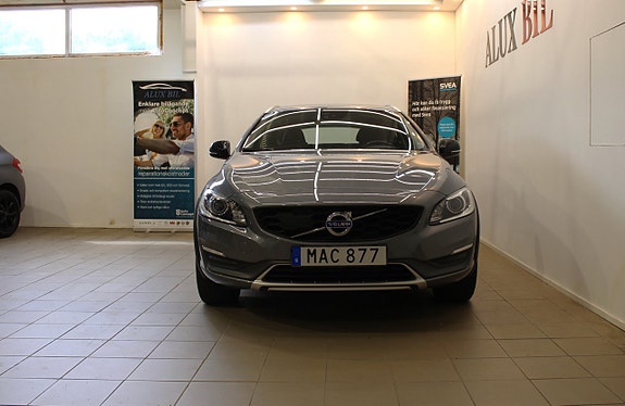 Volvo V60 Cross Country 3 of 20