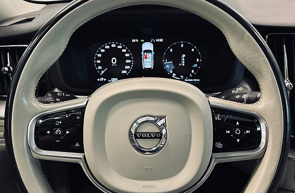 Volvo XC60 10 of 13