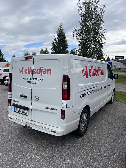 Opel Vivaro 3 of 4