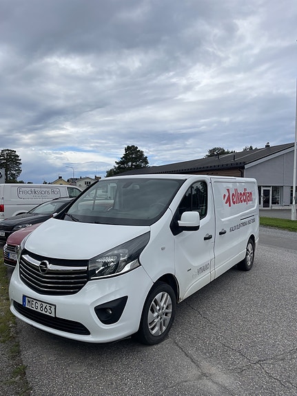Opel Vivaro 2 of 4