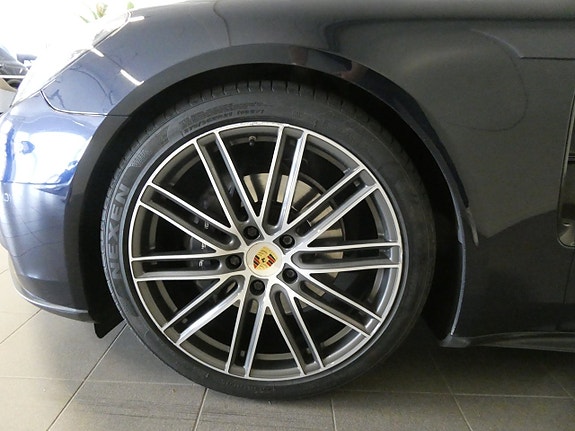 Porsche Panamera 4 11 of 26