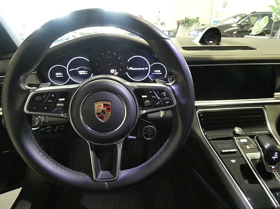 Porsche Panamera 4 15 of 26