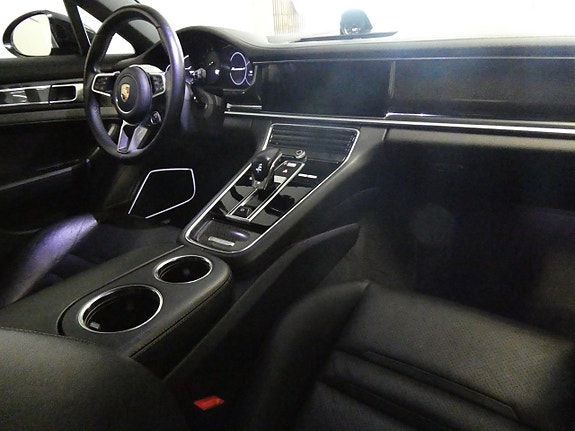 Porsche Panamera 4 13 of 26