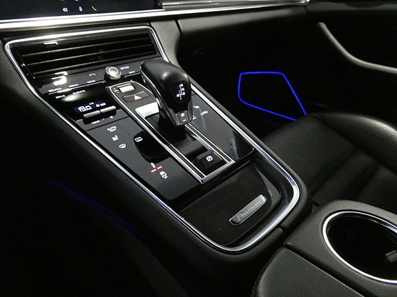 Porsche Panamera 4 18 of 26