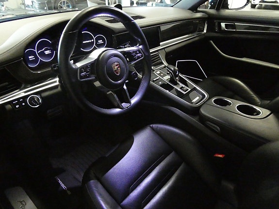 Porsche Panamera 4 12 of 26