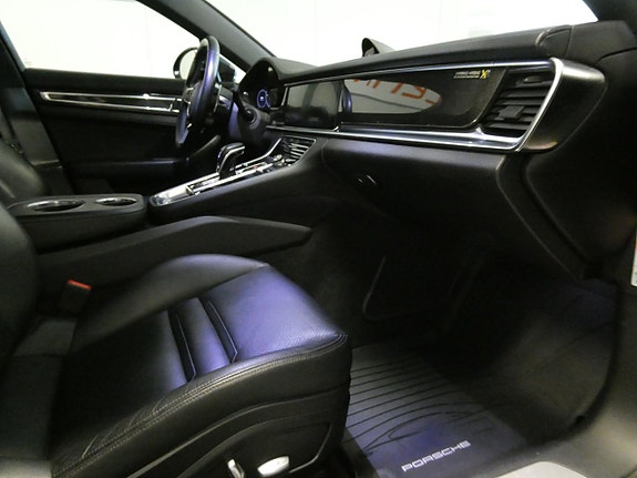Porsche Panamera 4 14 of 26