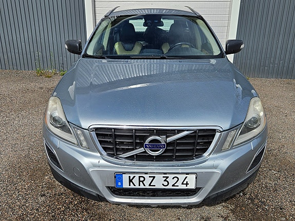 Volvo XC60 2 of 9