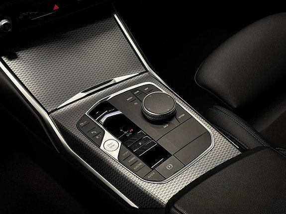 BMW 330e 19 of 27