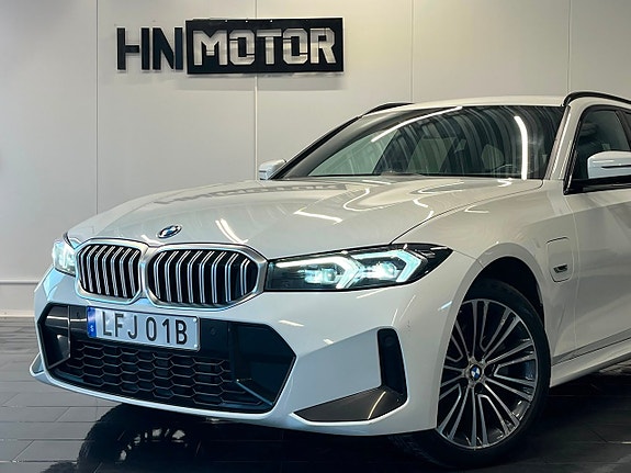 BMW 330e 2 of 27