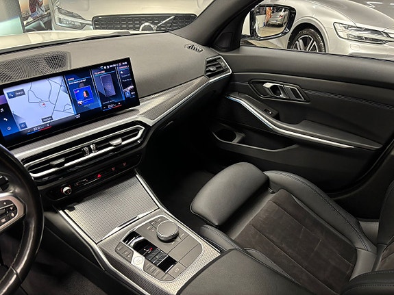 BMW 330e 18 of 27