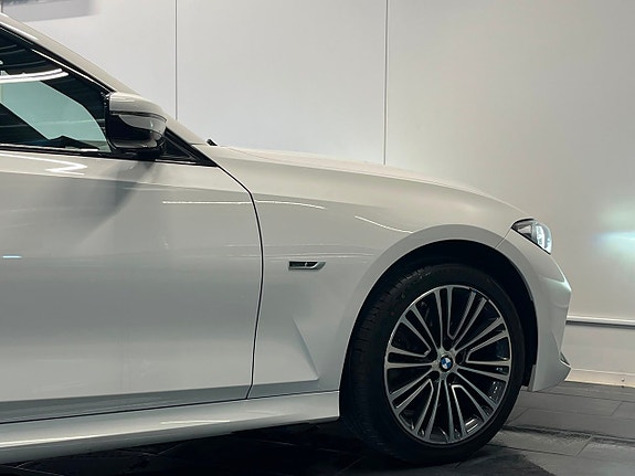 BMW 330e 9 of 27