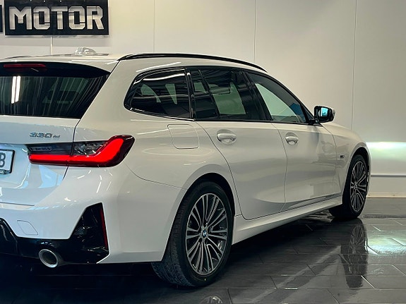 BMW 330e 8 of 27