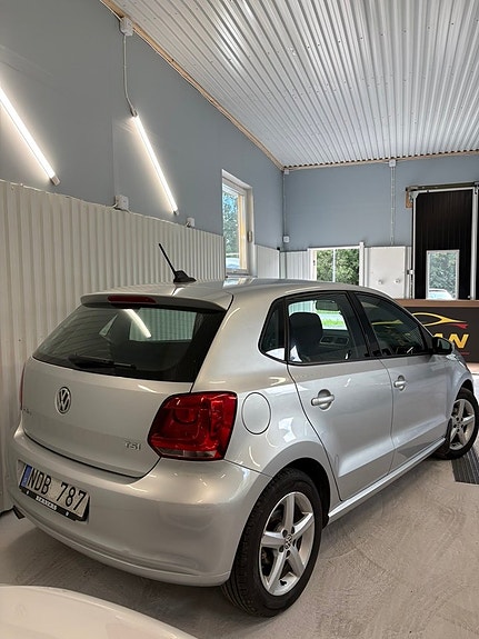 Volkswagen Polo 2 of 4
