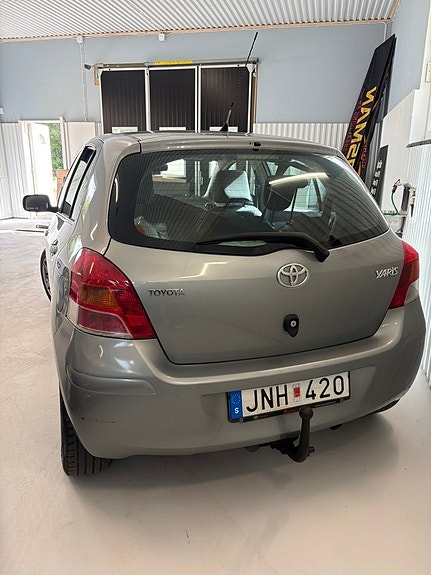 Toyota Yaris 2 of 4