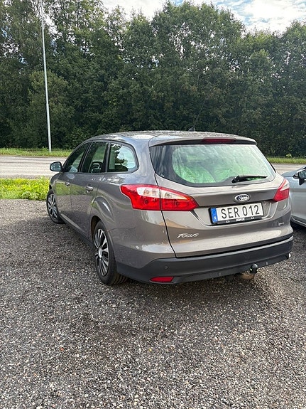 Ford Focus 2 of 4