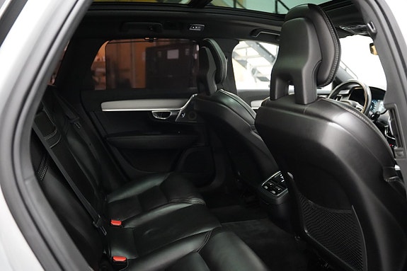 Volvo V90 27 of 29
