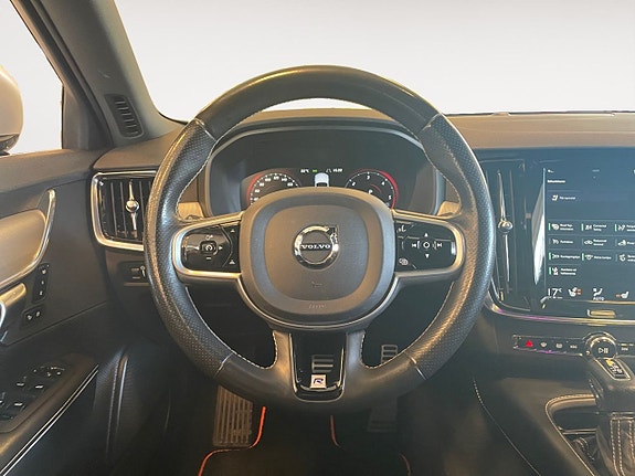 Volvo S90 13 of 26