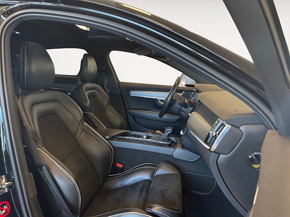 Volvo S90 15 of 26