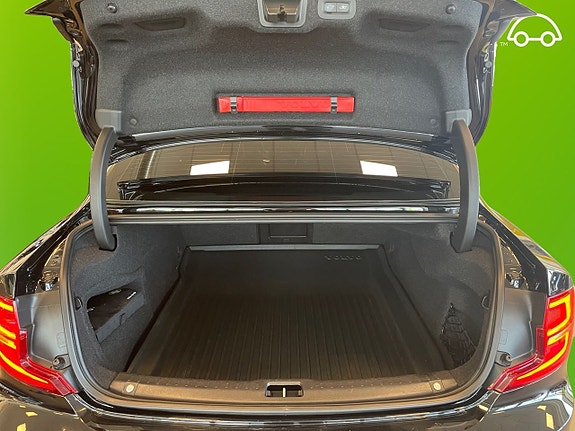 Volvo S90 16 of 26