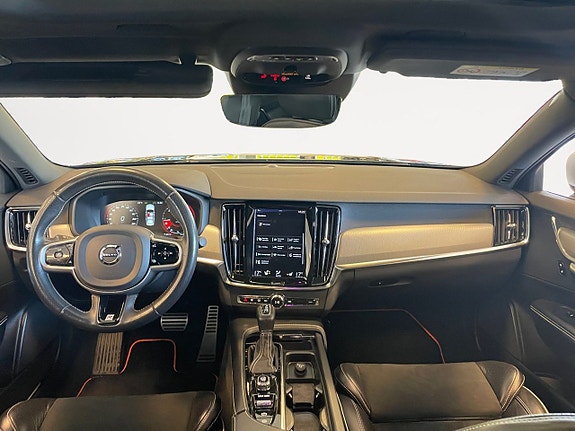 Volvo S90 10 of 26