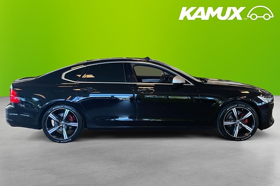 Volvo S90 2 of 26