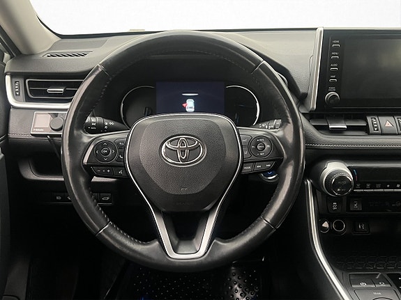 Toyota RAV4 12 of 30