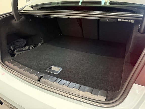 BMW 330e 6 of 18