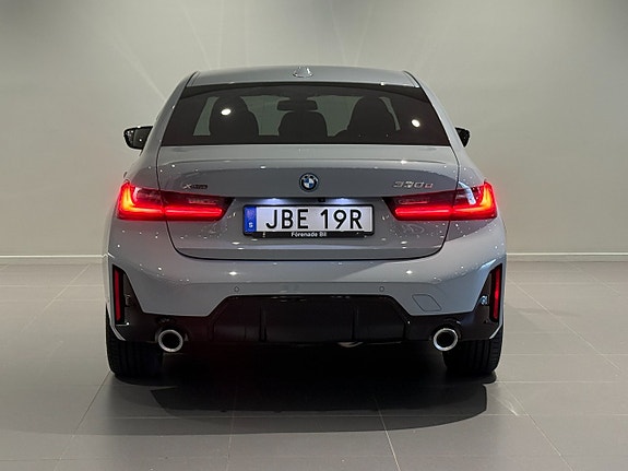 BMW 330e 4 of 18