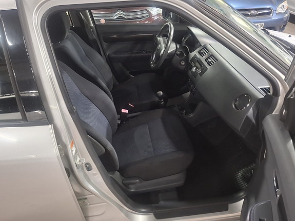 Suzuki Swift 11 of 16