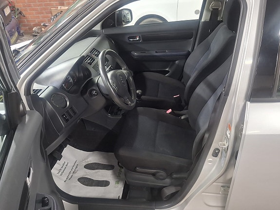Suzuki Swift 8 of 16