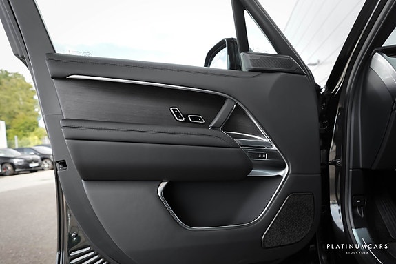Land Rover Range Rover 22 of 26