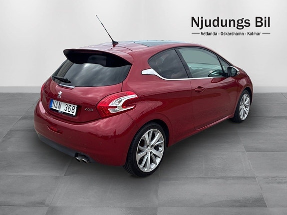 Peugeot 208 3 of 13