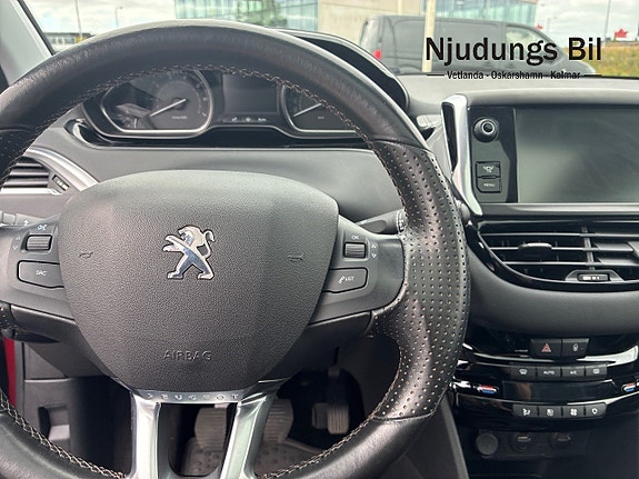 Peugeot 208 12 of 13