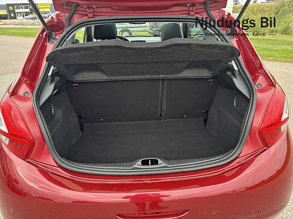 Peugeot 208 7 of 13