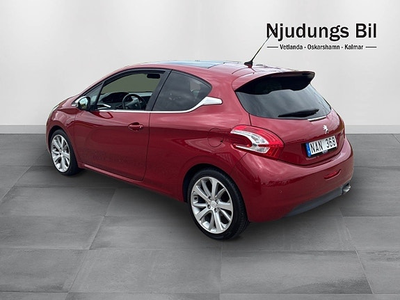 Peugeot 208 2 of 13