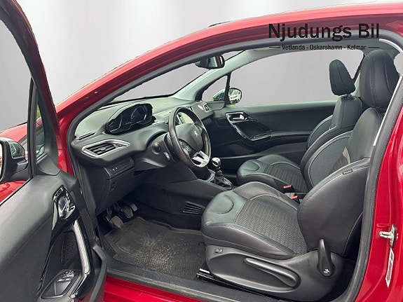 Peugeot 208 8 of 13