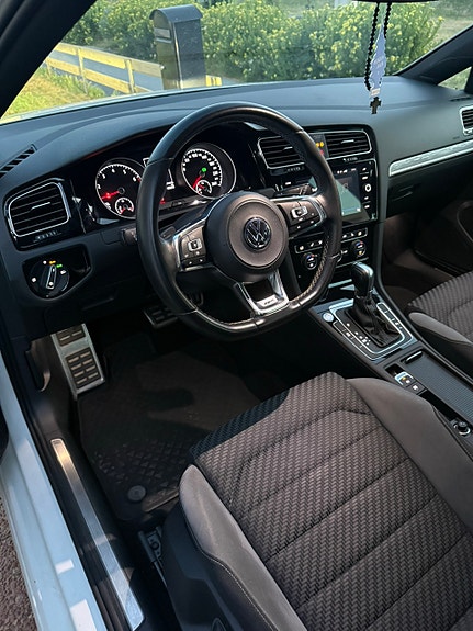 Volkswagen Golf VII 5 of 9