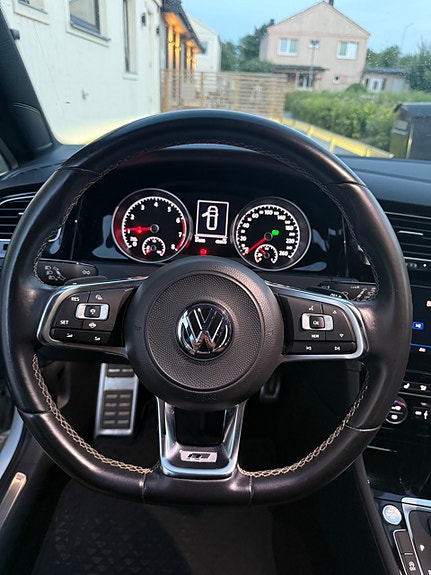 Volkswagen Golf VII 6 of 9